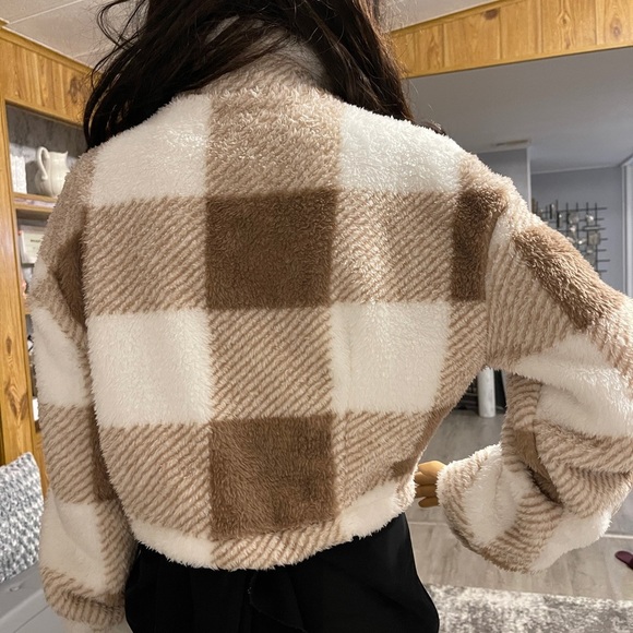 Women’s Drop Shoulder Crop Plush Coat Size M - Picture 13 of 15